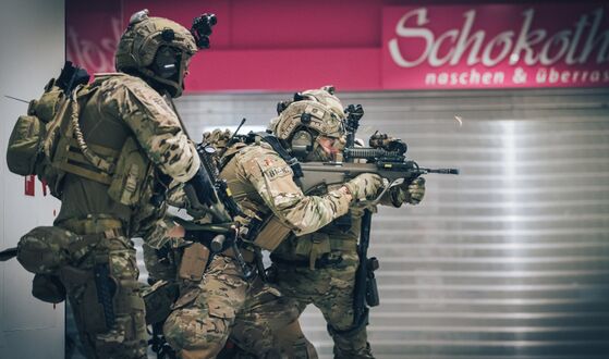 "Pantera" Team carrying out counter-terrorism excercise at a local mall.