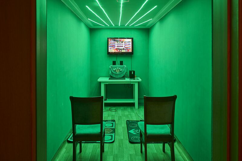 File:Green TV room.jpg